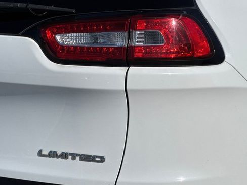 Used 2014 Jeep Cherokee Limited w/ Technology Group FWD image 26