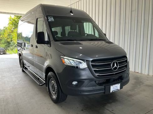 Used 2024 Mercedes-Benz Sprinter 2500 image 23