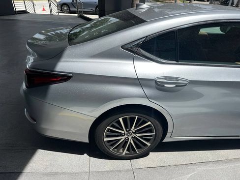 Used 2025 Lexus ES 350 w/ Premium Package FWD image 9