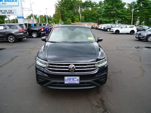 Used 2023 Volkswagen Tiguan SE AWD/4WD image 3