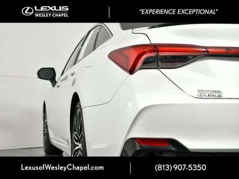 Used 2019 Toyota Avalon XSE image 9