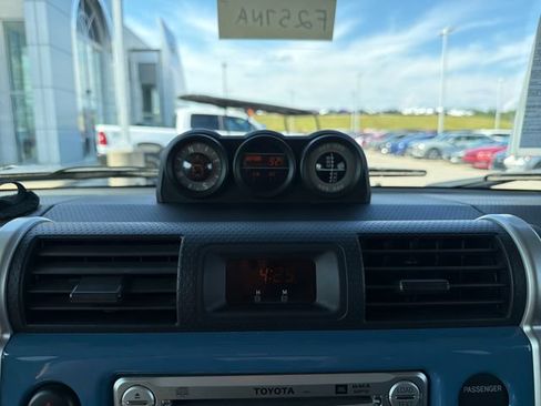 Used 2011 Toyota FJ Cruiser 4WD w/ Upgrade Pkg image 24