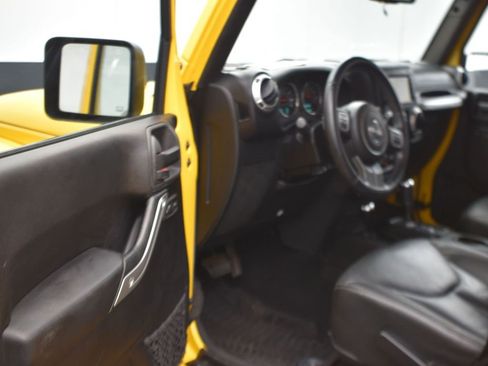 Used 2015 Jeep Wrangler Unlimited Sahara w/ Connectivity Group image 11