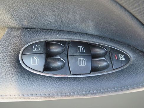 Used 2008 Mercedes-Benz E 350 4MATIC Sedan image 11