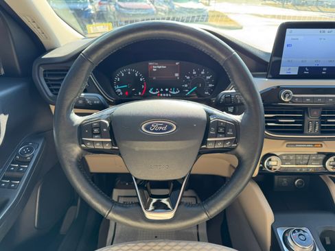 Used 2021 Ford Escape SE w/ SE Sport Appearance Package image 14