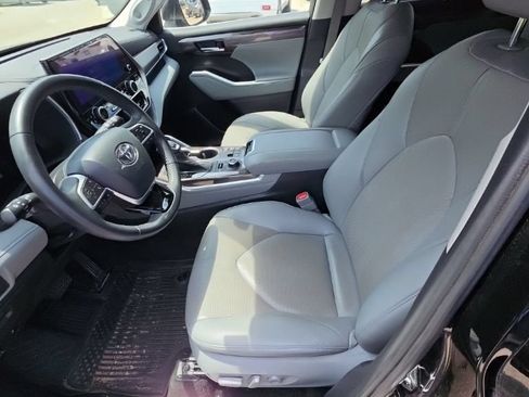 Used 2023 Toyota Highlander Limited AWD/4WD image 6