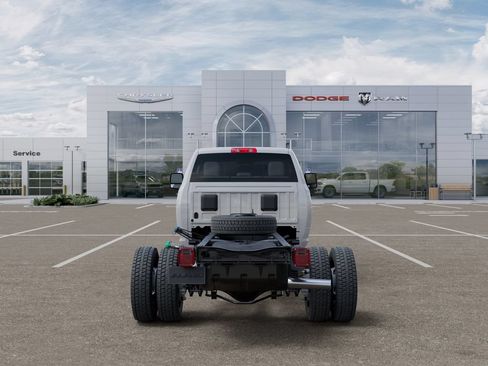New 2026 RAM 4500 Tradesman w/ Chrome Appearance Group AWD/4WD image 8