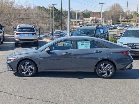 Certified 2025 Hyundai Elantra SEL image 4