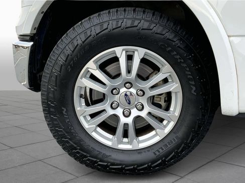 Used 2016 Ford F150 Lariat w/ Equipment Group 501A Mid image 10