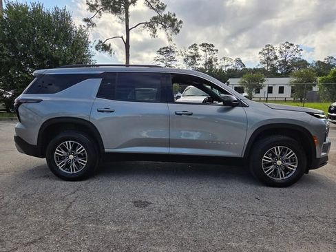 Used 2025 Chevrolet Traverse LT AWD/4WD image 8