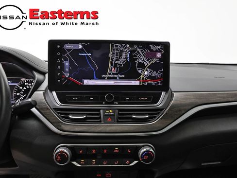 Used 2023 Nissan Altima 2.5 SV w/ SV Premium Package AWD/4WD image 12