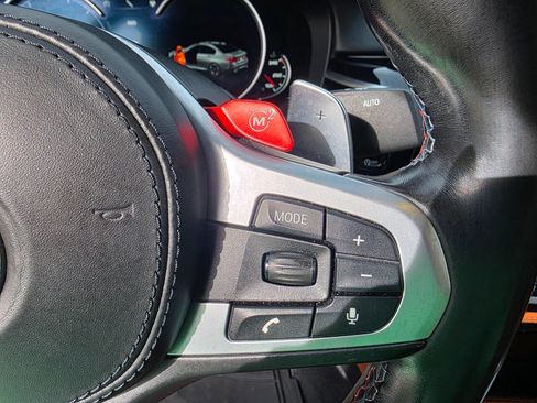 Used 2018 BMW M5 image 23