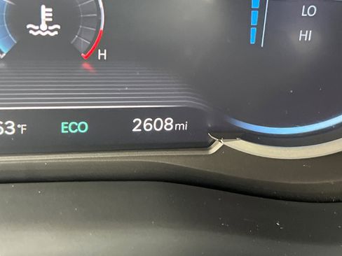 Used 2025 Genesis G70 2.5T image 26