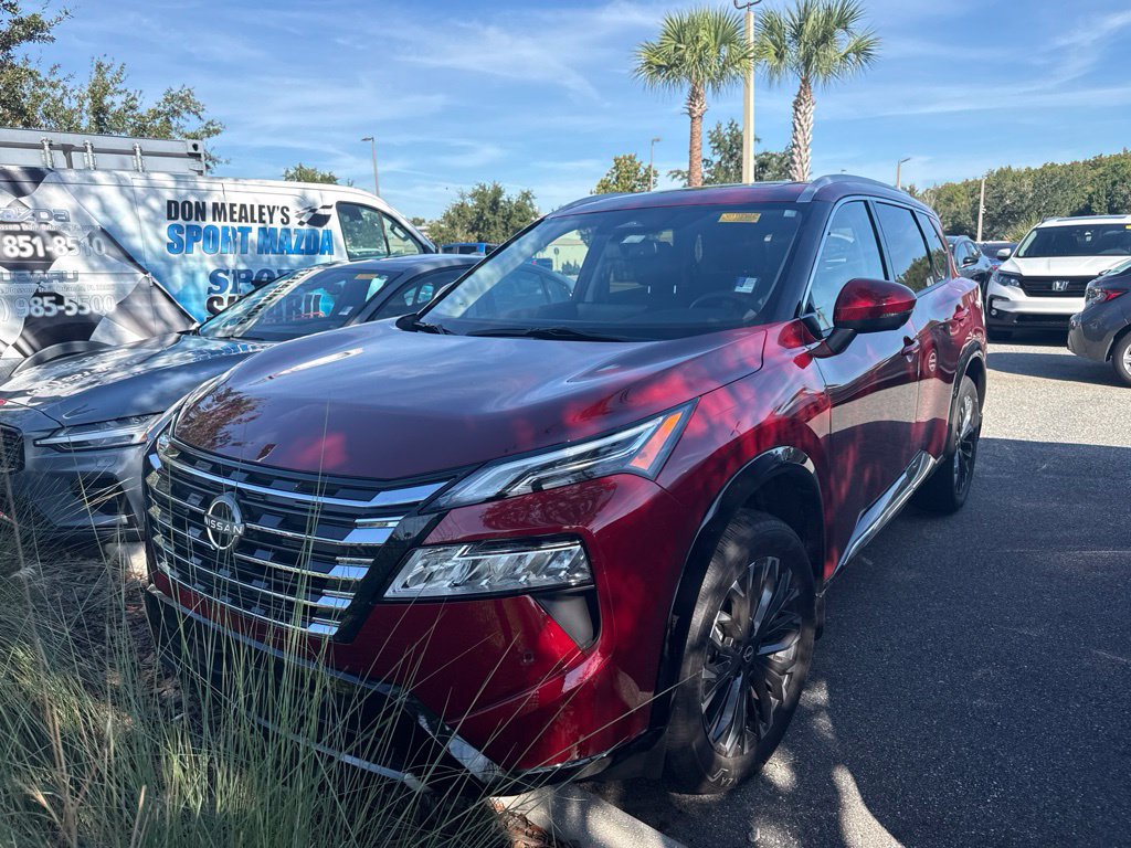 Used 2024 Nissan Rogue Platinum FWD image 2