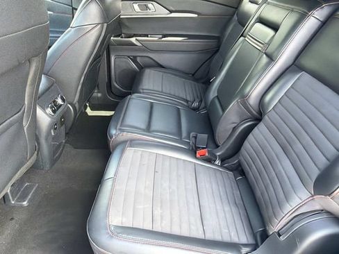 Used 2025 Ford Explorer ST-Line w/ ST-Line Street Pack AWD/4WD image 21