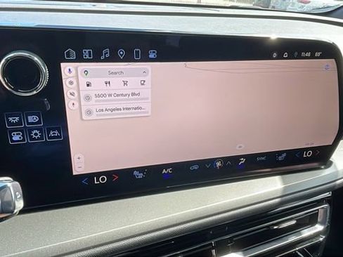 Used 2025 Chevrolet Traverse LT image 19