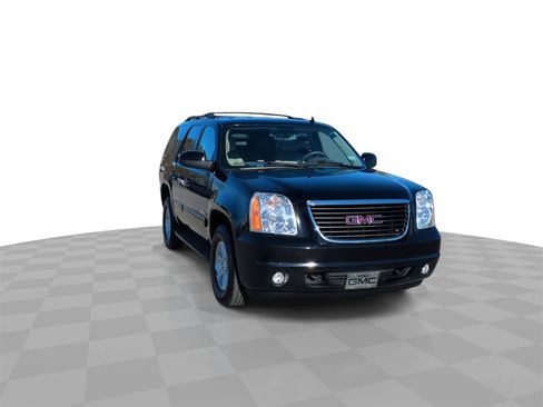Certified 2011 GMC Yukon SLE image 3