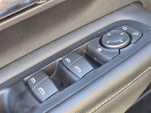 Used 2023 GMC Terrain SLE image 33