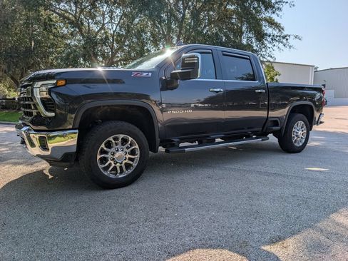 Used 2024 Chevrolet Silverado 2500 LTZ w/ LTZ Convenience Package AWD/4WD image 3