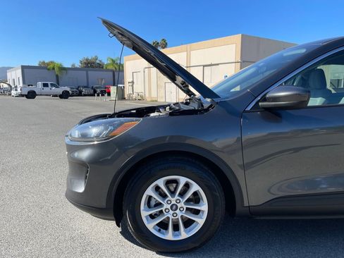 Used 2020 Ford Escape SE FWD image 31