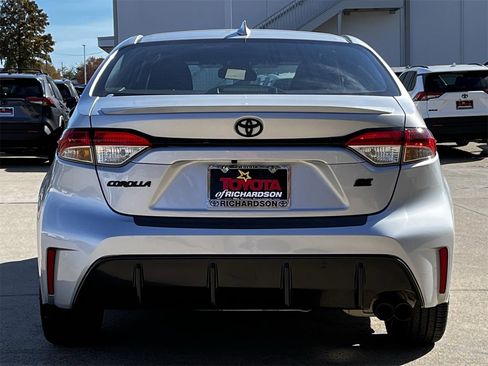 Used 2023 Toyota Corolla SE image 5