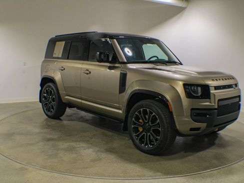 New 2026 Land Rover Defender 110 AWD/4WD image 8