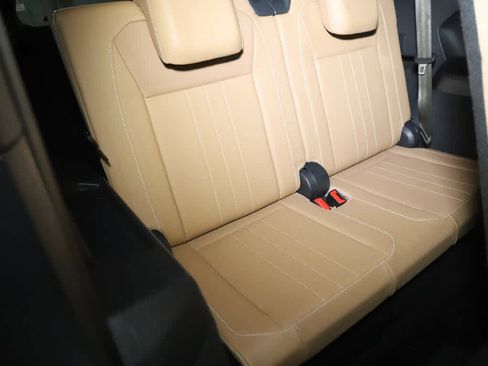 Certified 2023 Volkswagen Tiguan SE w/ Panoramic Sunroof Package image 38