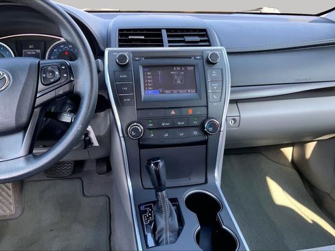 Used 2017 Toyota Camry LE FWD image 7