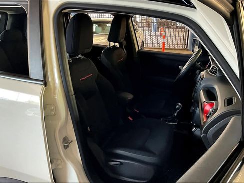 Used 2023 Jeep Renegade Trailhawk image 8