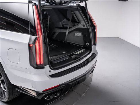 Used 2026 Cadillac Escalade V w/ LPO, ONYX Package AWD/4WD image 38