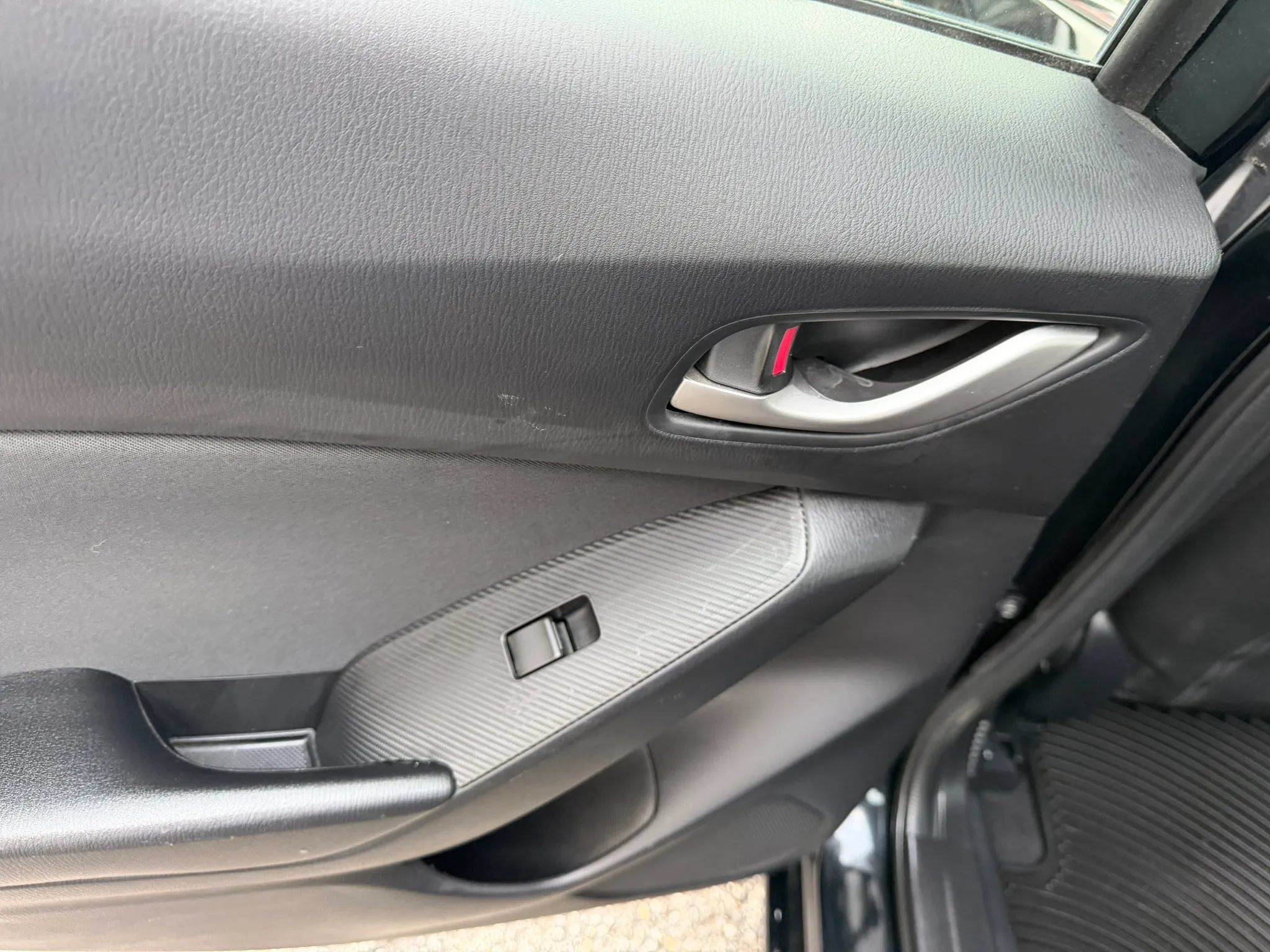 Used 2014 MAZDA MAZDA3 i Touring w/ Moonroof Package 1 FWD image 17