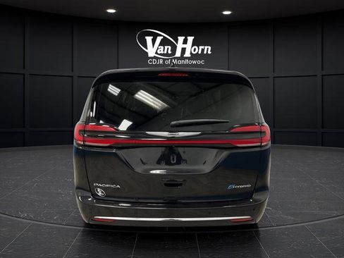 Used 2023 Chrysler Pacifica Limited image 14