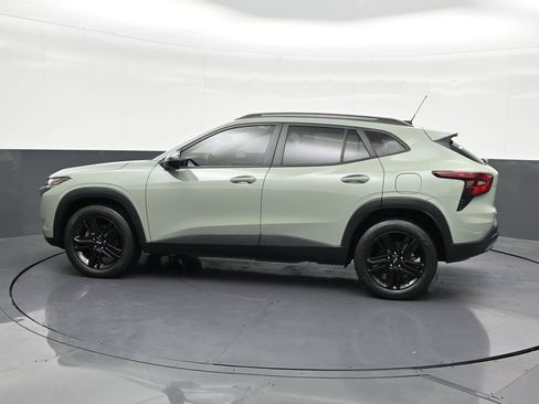 Used 2024 Chevrolet Trax ACTIV w/ Sunroof Package FWD image 2