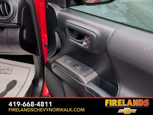 Used 2018 Toyota Tacoma TRD Sport image 13