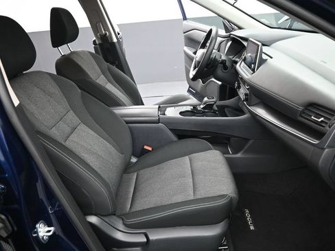 Used 2025 Nissan Rogue SV FWD image 28