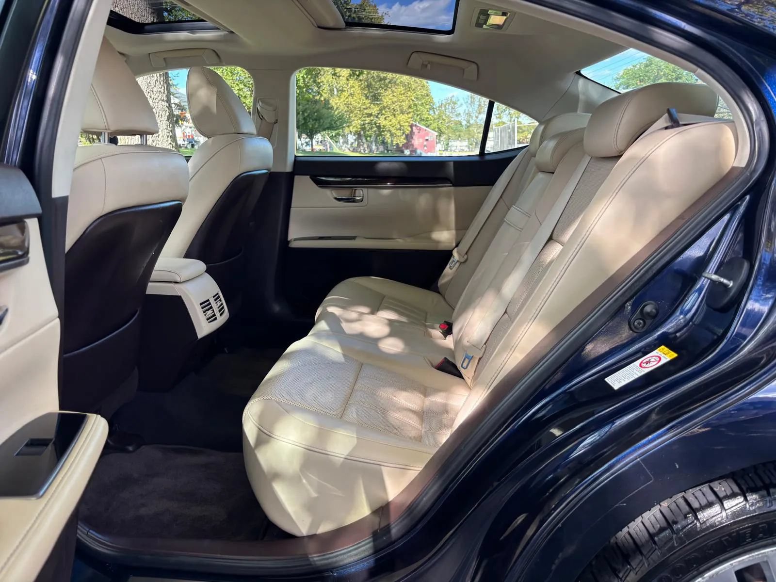 Used 2016 Lexus ES 350 w/ Luxury Package w/Wood Trim FWD image 22
