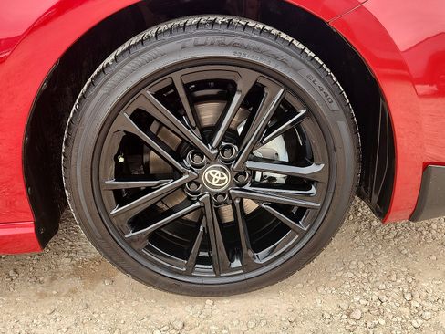 Used 2025 Toyota Camry SE image 7