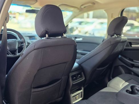 Used 2015 Ford Edge SE image 26