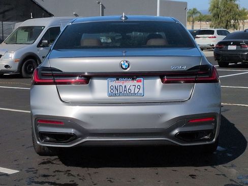 Used 2020 BMW 740i w/ M Sport Package image 9