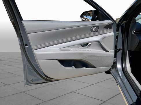 Used 2025 Hyundai Elantra Sport FWD image 22