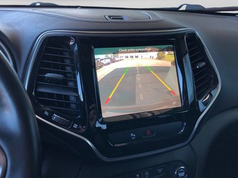 Used 2019 Jeep Cherokee Limited AWD/4WD image 16