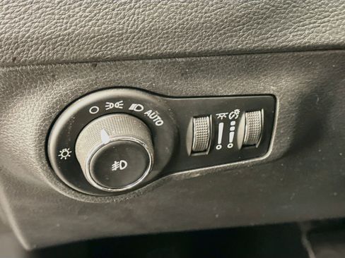 Used 2018 Jeep Compass Limited w/ Navigation Group AWD/4WD image 17
