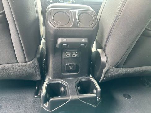 Used 2020 Jeep Wrangler Unlimited Sahara AWD/4WD image 19