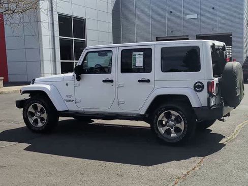 Used 2017 Jeep Wrangler Unlimited Sahara w/ Connectivity Group image 6