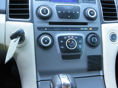 Used 2013 Ford Taurus SE image 19