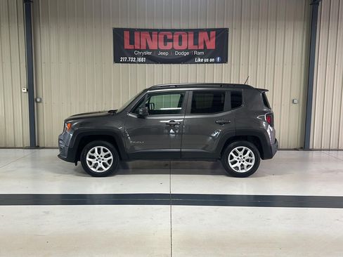 Used 2017 Jeep Renegade Latitude w/ Popular Equipment Group AWD/4WD image 2