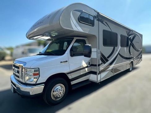 Used 2013 Ford E-450 and Econoline 450 Super Duty w/ Motorhome Prep Pkg image 6