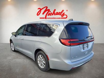 Used 2024 Chrysler Pacifica Touring-L