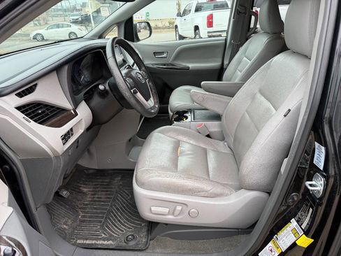 Used 2017 Toyota Sienna image 8
