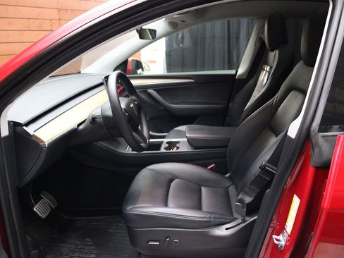 Used 2023 Tesla Model Y Performance image 18